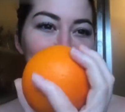 洗澡吃橙子大法是什么梗什么意思